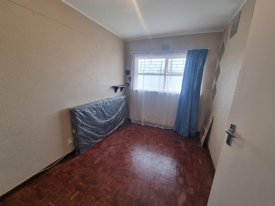 2 Bedroom Property for Sale in Goodwood Estate Western Cape